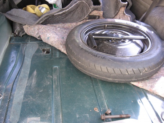 Jeep cherokee broken rear shock bolts #3