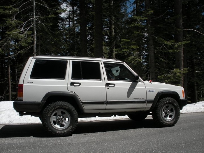 1990 Jeep cherokee laredo tire size
