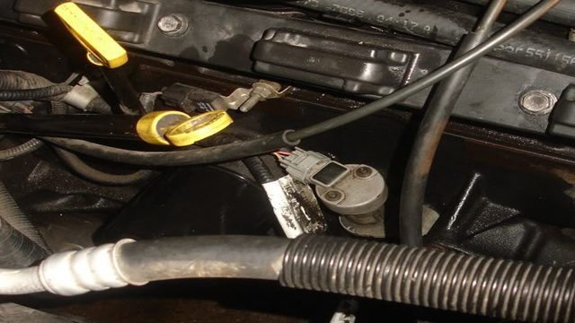 Jeep Grand Cherokee 1999-2004: How to Replace Camshaft Position Sensor