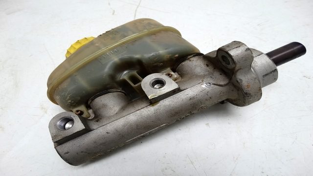 Jeep Cherokee 1984-1996: How to Replace Brake Master Cylinder