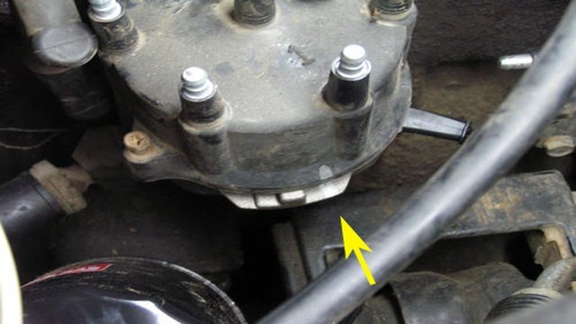 Jeep Grand Cherokee 1993-1998: How to Replace Distributor Cap and Rotor