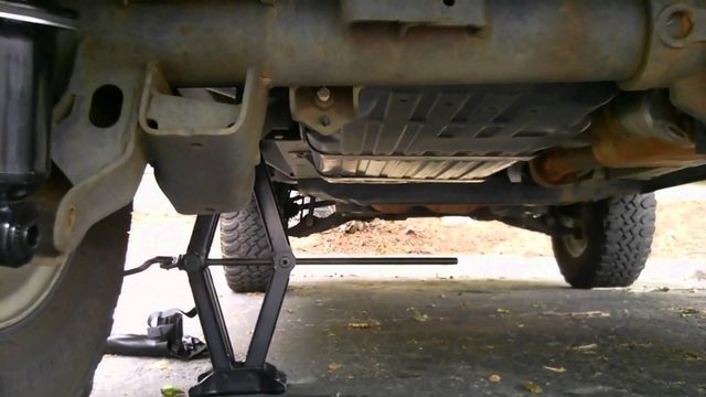 Jeep Cherokee 1984-2001: How to Jack Up Your Car
