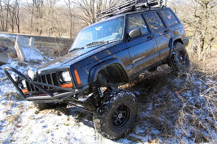 XJ Jeep Cherokee 4.5&quot; X-Series Rough Country Lift in stock at ROCKRIDGE 4wd-jeep-lift-kit_623n2-installed_1.jpg