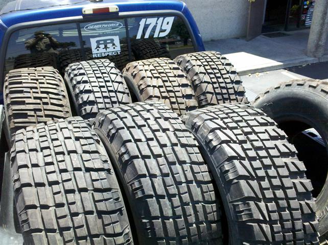 35/12.50 R17 BFG Mud-Terrain T/A KR race tire-img_20110723_133335-small-.jpg