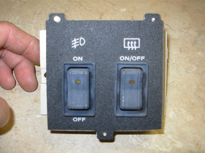 fog light/defroster switch-dscn2391.jpg