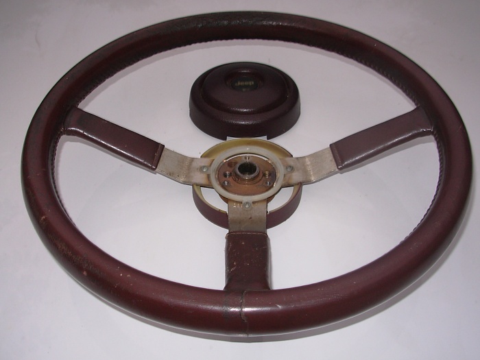 Maroon steering wheel-dscn0718.jpg