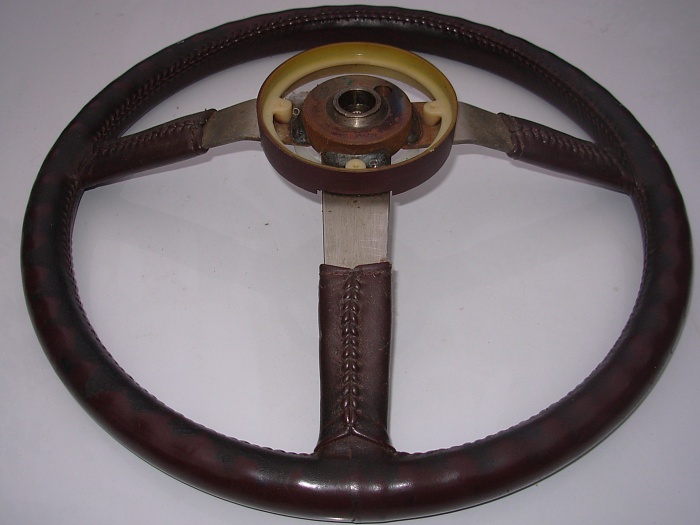 Maroon steering wheel-dscn0721.jpg