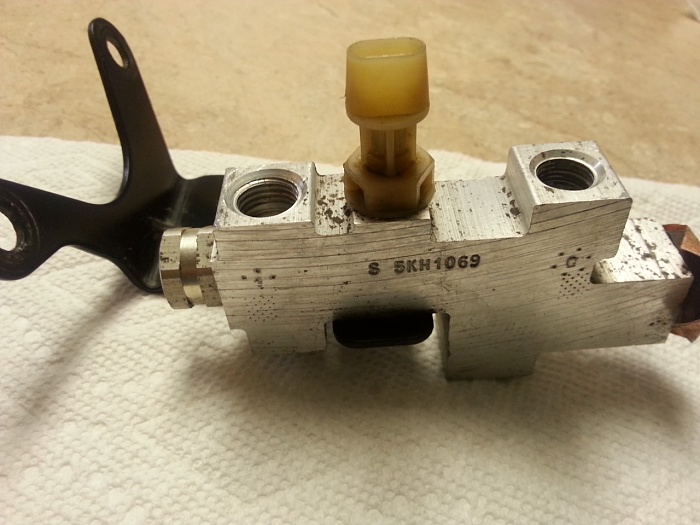 Need '97-'99 non-ABS Proportioning valve (or just rear fitting)-thumbnail_20160928_161607.jpg