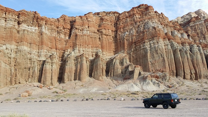 Red Rock Canyon Cudahy Camp Overlook-7841887-red_cliffs.jpg