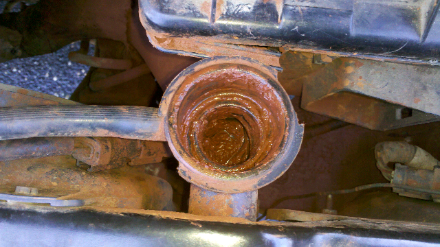 sludgy material in radiator-forumrunner_20120313_121719.jpg