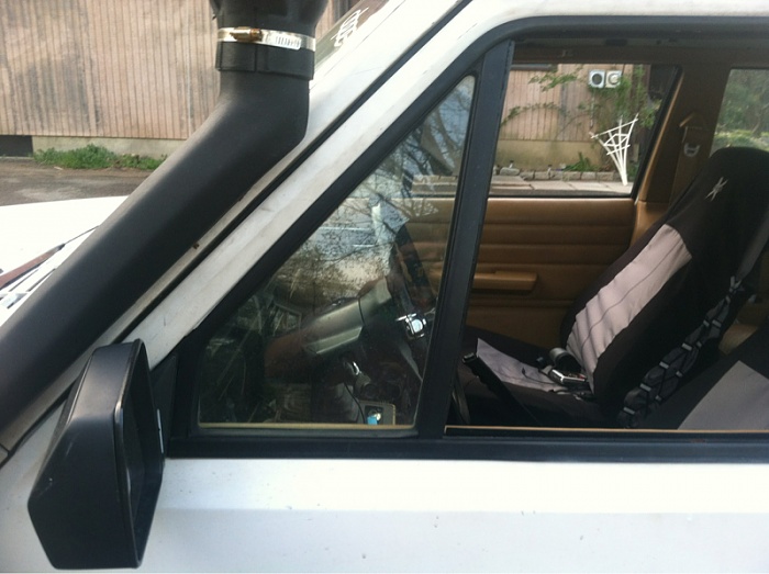 Question about sail/vent glass-image-3035451132.jpg