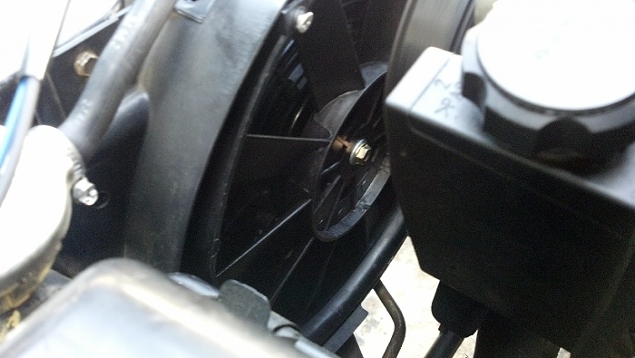 10 inch 1100cfm factory e fan replacement. w/pics-fan0006.jpg