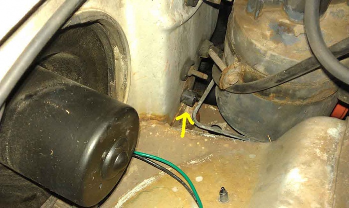 95 Cherokee AC Leak - Passenger Side-95-jeep-drain-plug.jpg