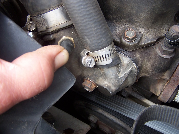 What's this plug for and should I be concerned it's not plugged in?-101_0092.jpg