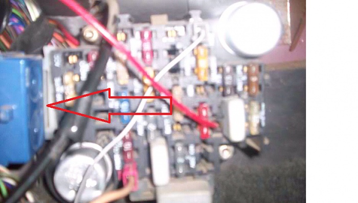 What is this big blue fuse?!?!?!?-fuse-panel-arrow.jpg