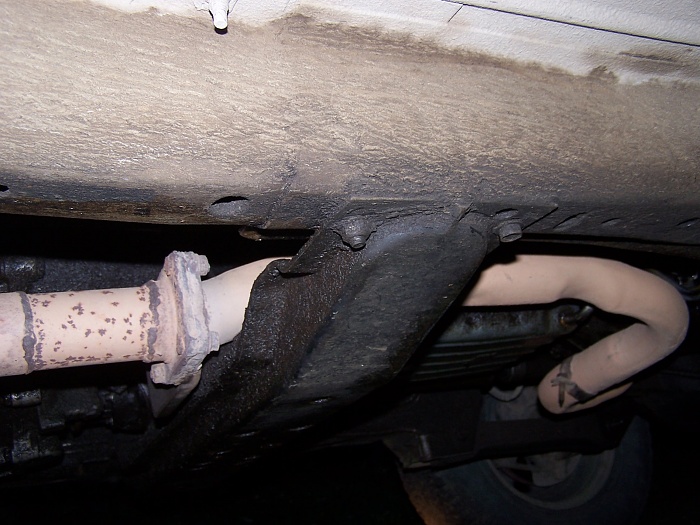 exhaust mount under transmission-101_0208.jpg