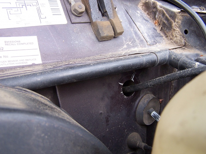 Running wires from engine compartment-101_0240.jpg