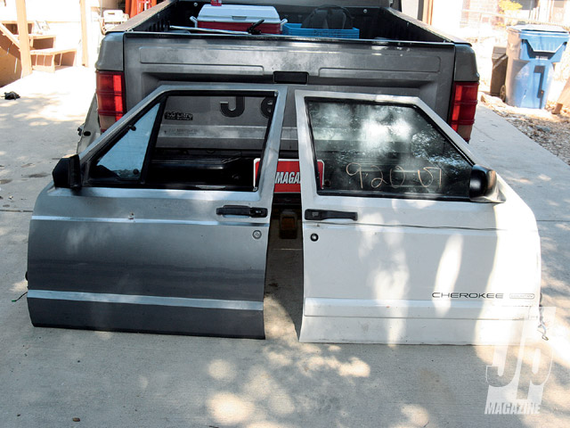 Name: 154_0901_02_z+cherokee_door_upgade+old_and_new.jpg
Views: 58
Size: 95.0 KB