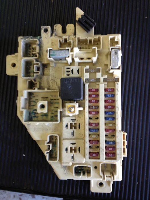 Interior fuse block-image-348922368.jpg