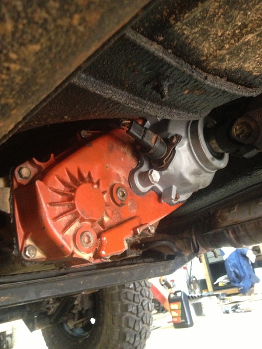 plug on rear of transfer case?-image-2287988846.jpg