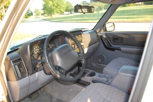 Name: jeep-interior.jpg
Views: 44
Size: 95.1 KB