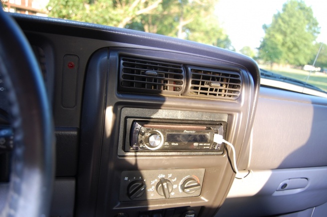 Name: jeep-interior.radio.jpg
Views: 50
Size: 93.7 KB