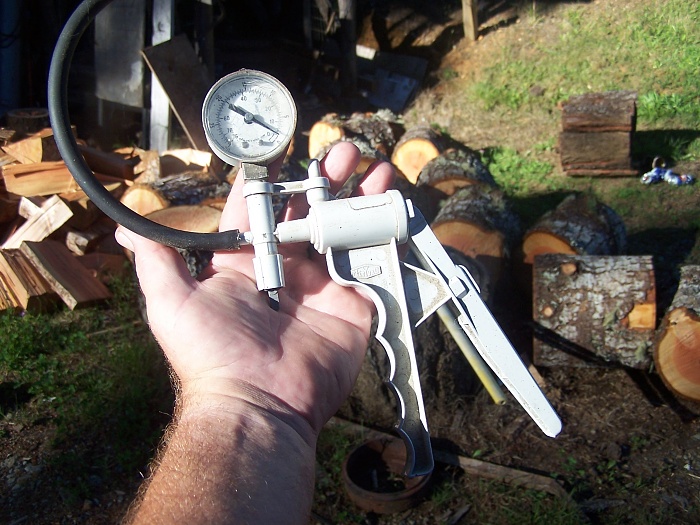 Vacuum leak?-102_0699.jpg