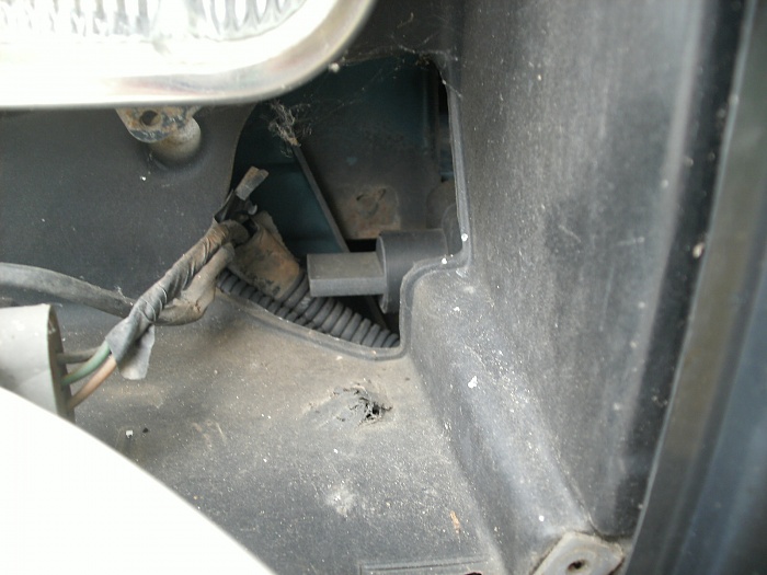 Radiator drain plug, 1998 XJ-jeep-aug-008.jpg