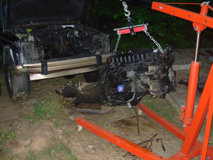 Pulling motor out.-dscn2333.jpg