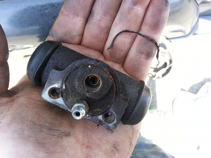 in the middle of drum brake cylinder replacement-20140308_114640.jpg
