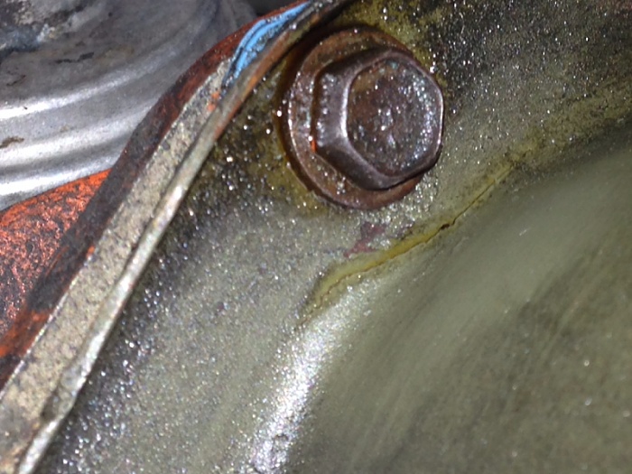 Oil pan cracked-image-2238340973.jpg