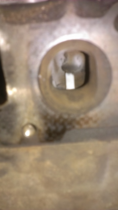 Red exhaust valve on 1 cyl. only  Renix-imag1075.jpg