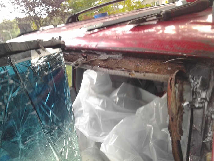 Rusty Windshield Pinchweld-1.jpg