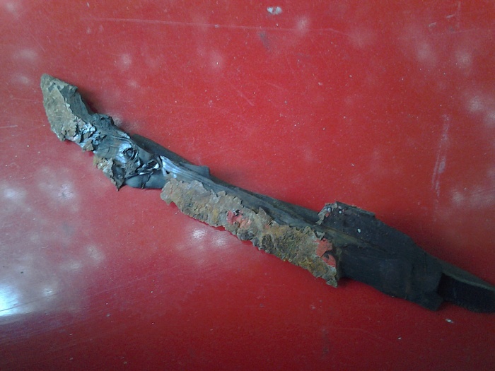 Rusty Windshield Pinchweld-5.jpg
