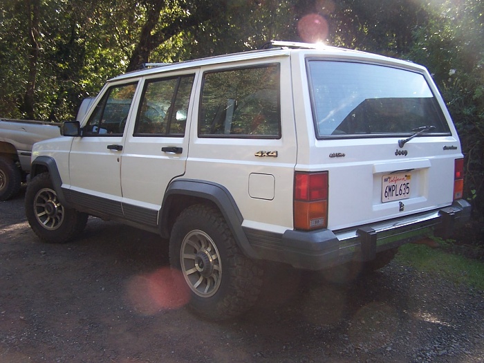 Bendix 9 Anti-Lock Brakes on a 90. Cherokee ABS-102_6183.jpg