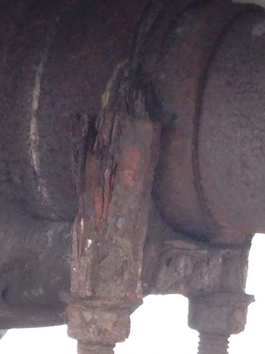 Exaust coming from underside-image-1200120868.jpg