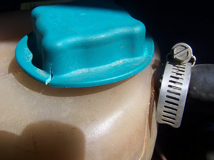 Overflow tank question sealed cooling system-102_1173.jpg