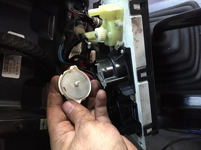 HVAC controls. stuck on defrost vent only.-img_8823.jpg