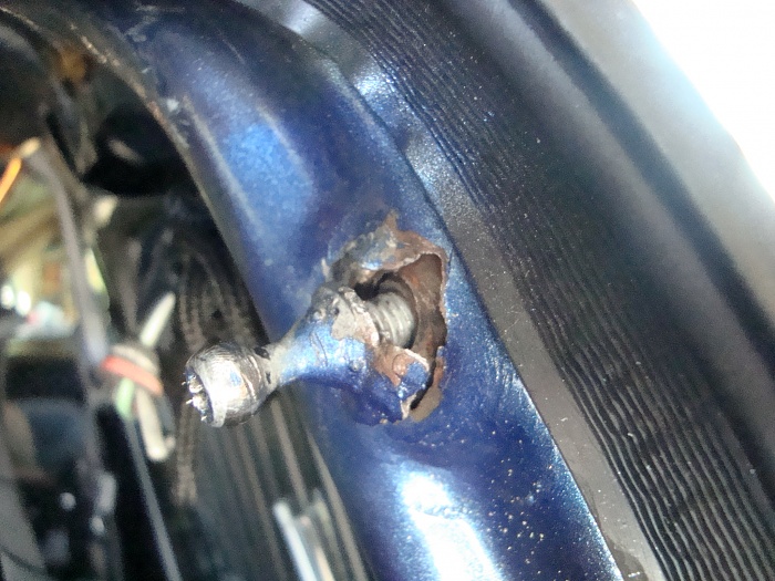 Stud fell out of tailgate, gas strut ball joint stud-dsc04426.jpg