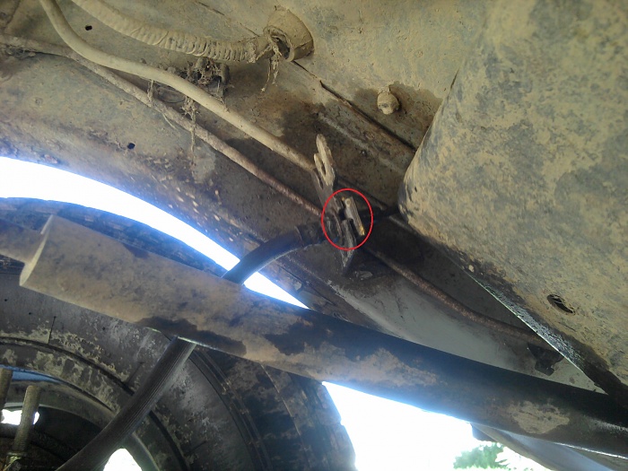 Brake line is leaking, found the spot but idk what to do-brake-2.jpg