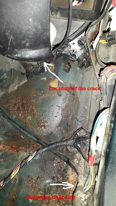 water leak from a crack in the body (passenger side floor)(with photos)-20151106_171719-medium-.jpg