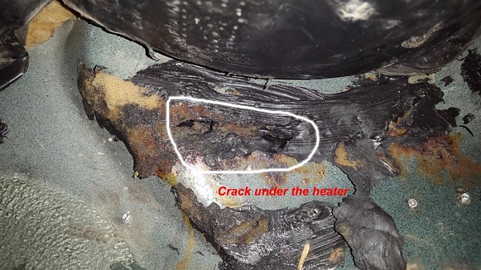 water leak from a crack in the body (passenger side floor)(with photos)-20151106_180802-medium-.jpg