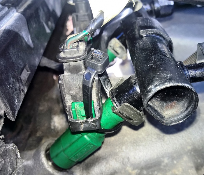 Broken injector plug-wp_20160228_09_39_41_pro.jpg