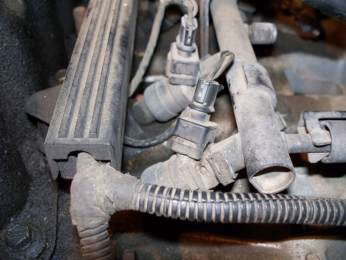 How to disconnect 96 injectors?-100_2204.jpg