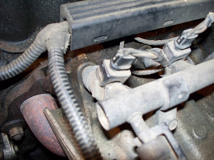 How to disconnect 96 injectors?-100_2207.jpg