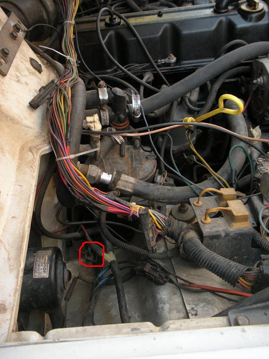 1988 xj 2.5L vacuum  mess-1988-jeep-2.5l-zoom-out-location-2-firewall-vacume-connections.jpg