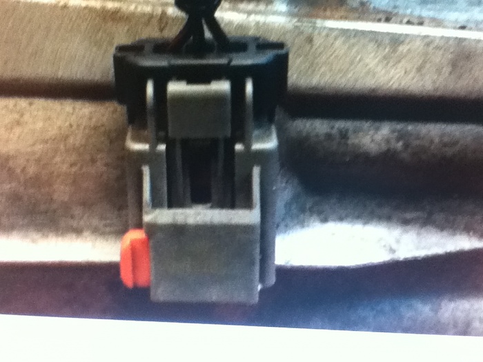 Wiring connector by fuse block-img_0292.jpg