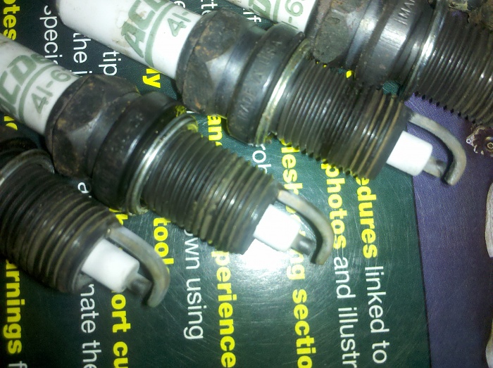 Couple of Spark Plug questions-img_20101106_162407.jpg