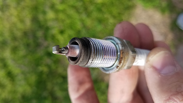 Spark Plugs Burnt on Half the Plug, Missfiring, Gass Smell...-20170307_153232.jpg