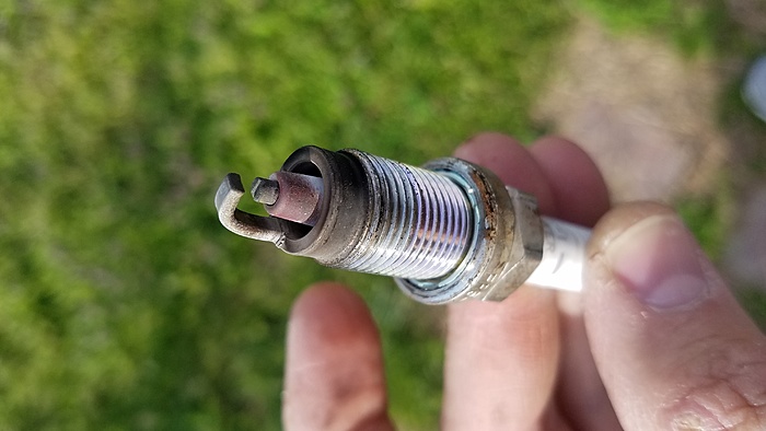 Spark Plugs Burnt on Half the Plug, Missfiring, Gass Smell...-20170307_153233.jpg